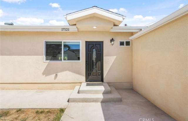 17121 Kingsbury Street photos photos