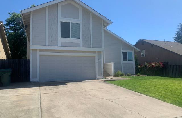 Large 4 bedroom in Orangevale with huge yard photos photos