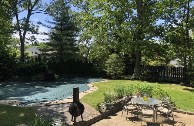 14 Roslyn Drive - 14 Roslyn Drive, Oakhurst, NJ 07755
