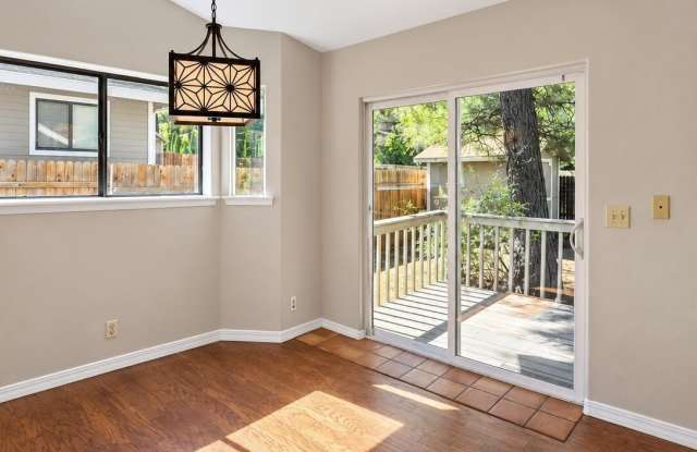 2543 N Fox Run Drive Gallery 3