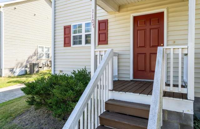 Bright, Move-In Ready 3 Bed / 2.5 Bath in Apex with Back Deck Gallery 1