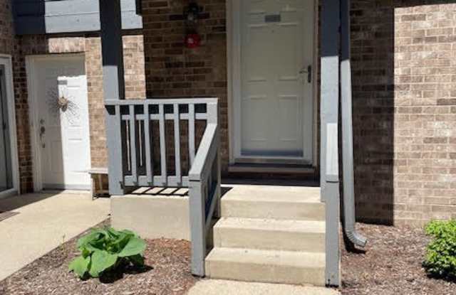 43 Foxcroft Road - 43 Foxcroft Road, Naperville, IL 60565