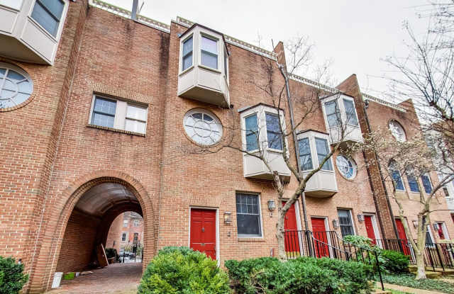 COMING SOON! 2-level Updated 1bed/1bath with Garage! Gem in Dupont! Gallery 1