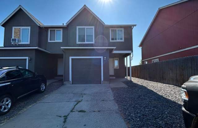 3 Bedroom / 2.5 Bathroom Townhouse in SW Redmond photos photos