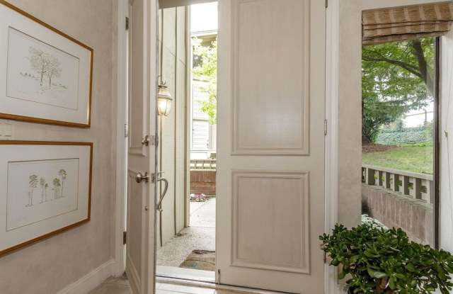 626 Sand Hill Circle Gallery 4
