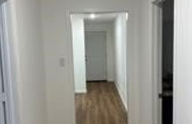 209 W 6th Street Gallery 1