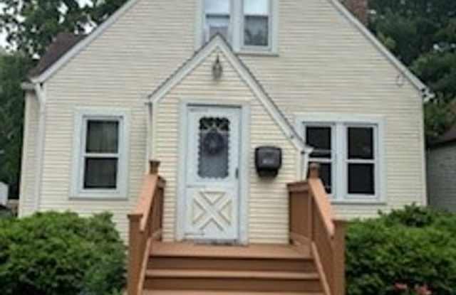 Three Bedroom House for Rent - 1805 Winchester St., Madison, WI - 1805 Winchester Street, Madison, WI 53704