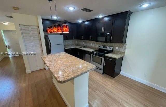 311 NW 103rd Ter photos photos