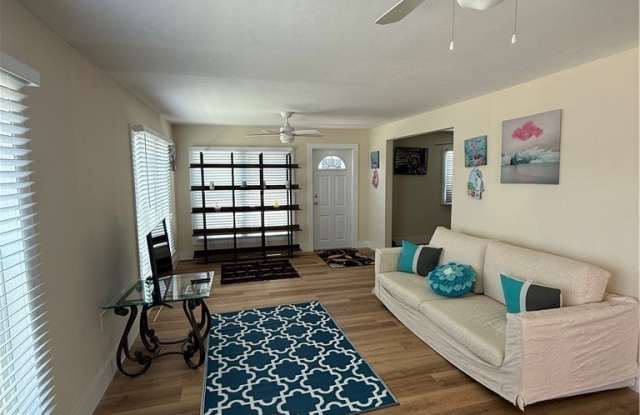 2112 lxora Court E Gallery 4