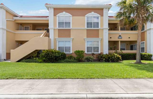 Beautiful furnished & turnkey ready  2/2 unit available now for an annual lease Gallery 3