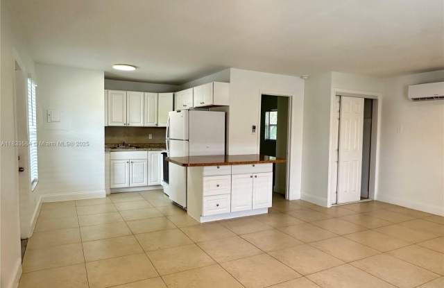 1411 N Dixie Hwy photos photos