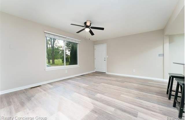 10257 Grand River Road Gallery 4
