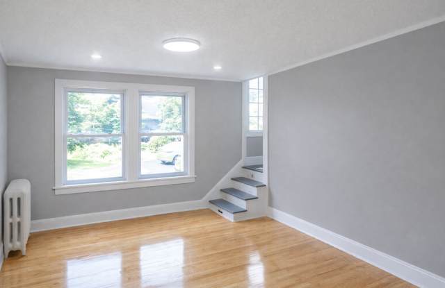 DINKYTOWN- Amazing Location! Affordable 5 Bedroom House for Sept 2027 Move In Gallery 4