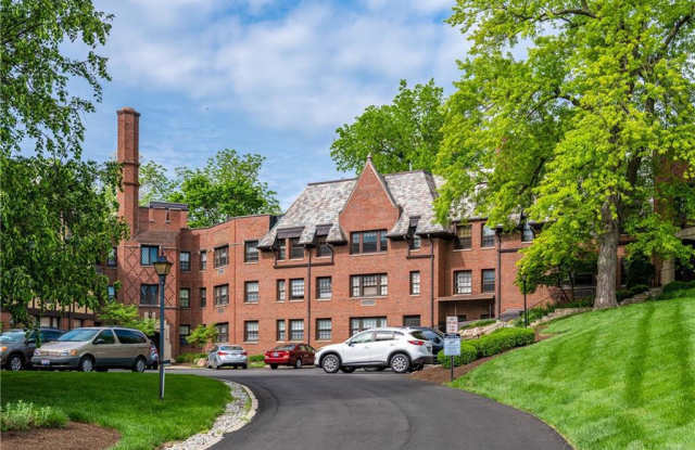 1211 Far Hills Ave - 1211 Far Hills Avenue, Oakwood, OH 45419