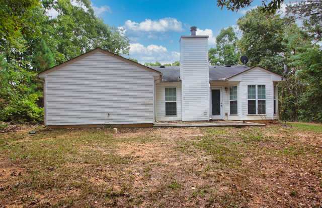 AVAILABLE NOW! 3 Bedroom 2 Bathroom Ranch Gallery 4