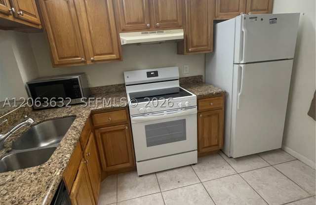 6796 Palmetto Cir S Gallery 2