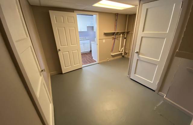 405 W Outer Dr Gallery 4