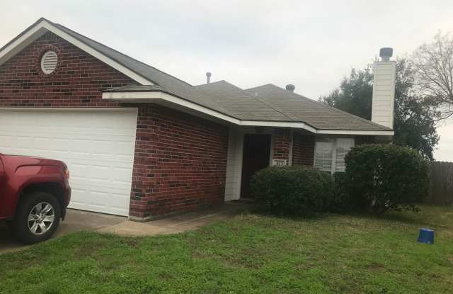 3/2 House With Fence Yard! - 411 Pronghorn Loop, College Station, TX 77845