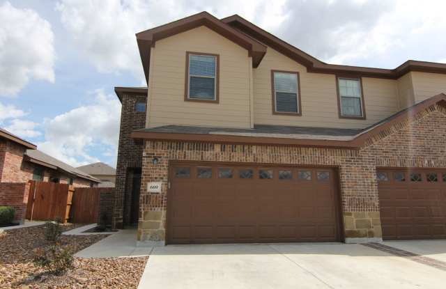 3/2.5/2 Two story Duplex / Close to Creekside Shopping & Entertainment! / Covered Back Patio / Fenced in Yard / CISD photos photos