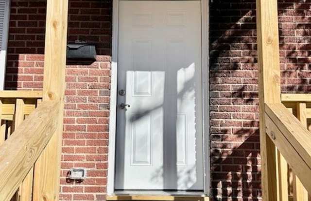 Recently Renovated 2 Bedroom 1 Bath Home AVAILABLE NOW . ($500 OFF IF MOVEIN BY April 1, 2026) photos photos