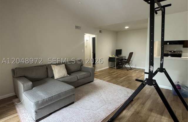 733 Riverside Dr Gallery 3