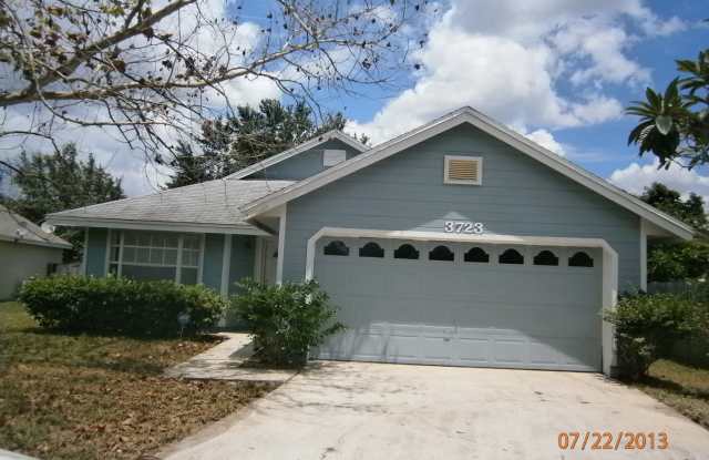 3/2 Single Family Home with EXTRA Large Backyard photos photos