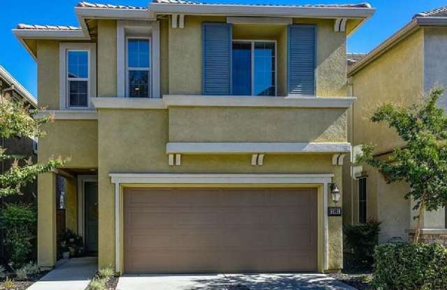 NICE TWO STORY HOME IN WEST ROSEVILLE! photos photos