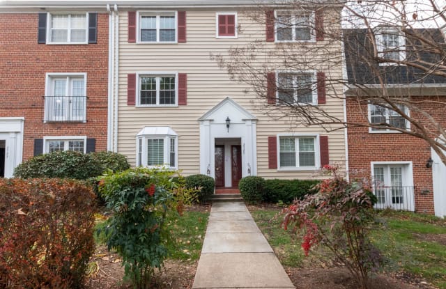 2725 S WALTER REED DRIVE - 2725 South Walter Reed Drive, Arlington, VA 22206