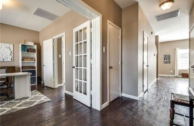9017 Warren Drive Gallery 4
