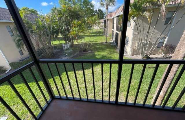 6844 PALMETTO Circle S Gallery 3