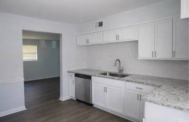 Move In Specials at Dodson Courtyard Apartments in East Point, GA! Gallery 3