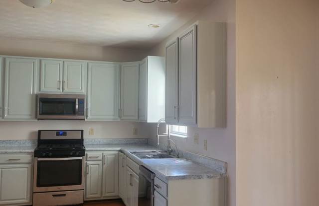 3 bedroom, 2.5 bathrooms single family home Gallery 4