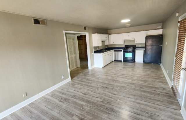 1304 Summit St Unit 206 Gallery 3