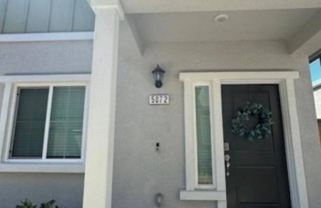 Beautiful 3 bed 2 bath in Roseville! Gallery 4