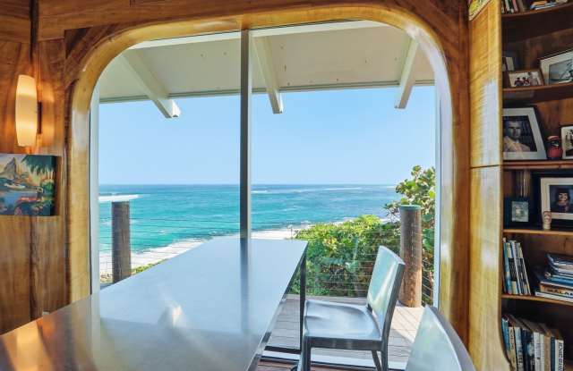 WINDSURFER'S DREAM...OCEAN FRONT KUAU POINT...NORTH SHORE MAUI, HAWAII Gallery 1