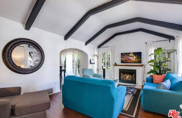 139 S Rexford Dr Gallery 3