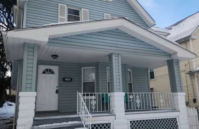 Charming 4-Bedroom Property in Prime Location photos photos