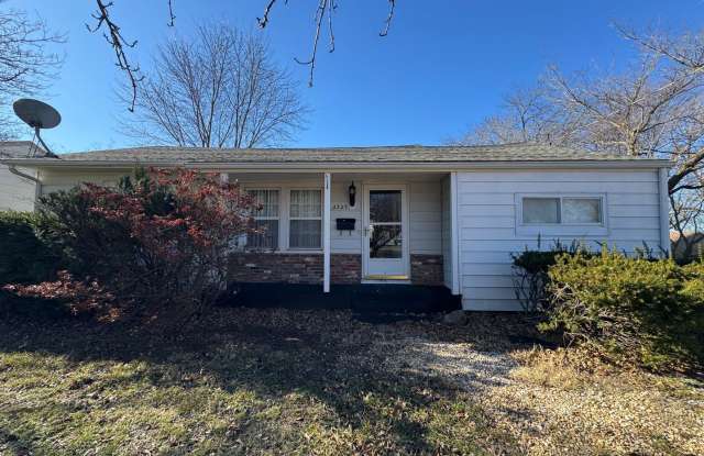 3 bedroom on a corner lot, READY NOW! photos photos