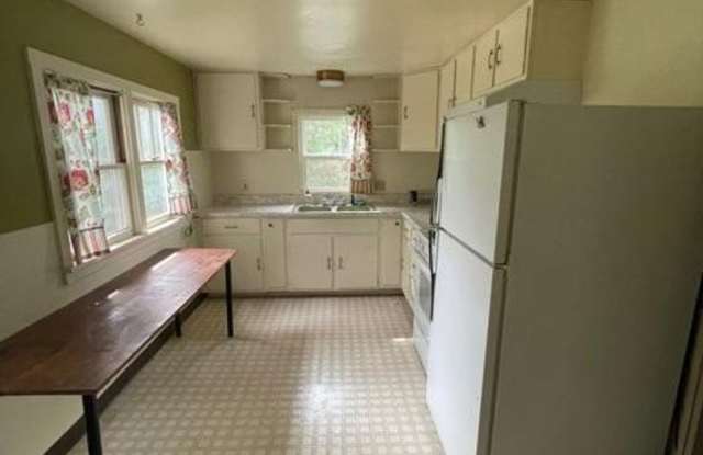 Three Bedrooms on West 2nd Ave Gallery 3