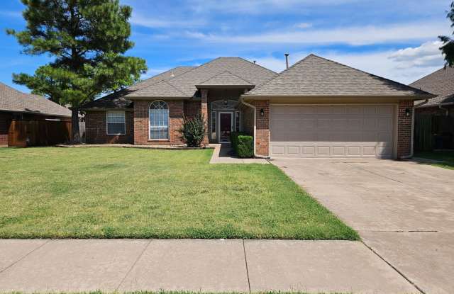 (3) Bed/(2) Bath in West Norman's Castlerock Addition! Neighborhood Pool and Park! photos photos