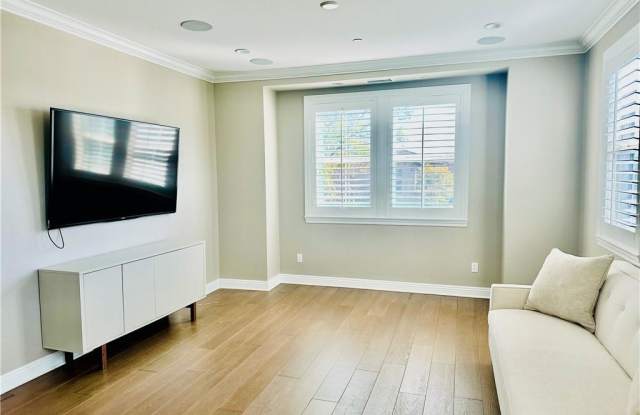 214 Radial - 214 Radial, Irvine, CA 92618