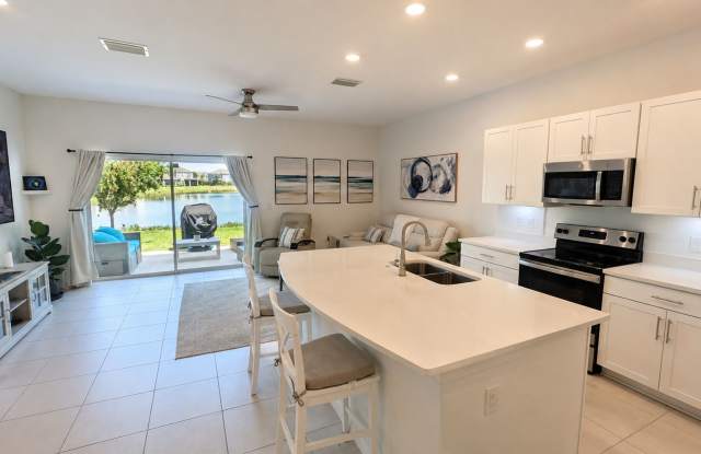 Annual UNfurnished almost new townhome 3/2 1/2 in Nokomis close to the beach Gallery 4