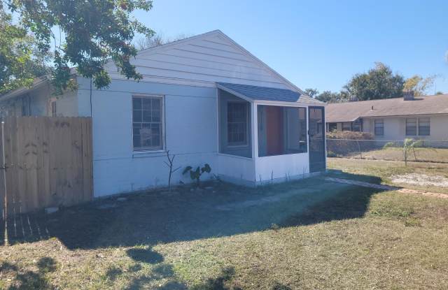 807 Azalea Court N photos photos