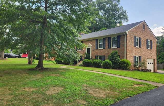 Spacious Home with Garage and Fenced Yard - 2309 Nordok Place, Fort Hunt, VA 22306