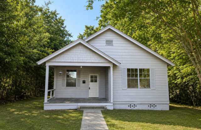 513 Hoke Street Gallery 2