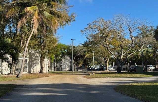 10353 N Kendall Dr Gallery 3