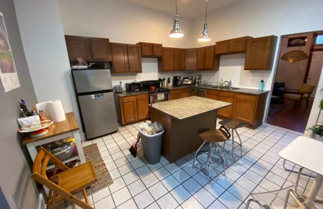 4 Bed/1.5 Bath Rental Mins. from UC Only $650/pp ($2600/mo) Gallery 4