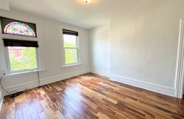 5504 Hays Street - 2 photos photos