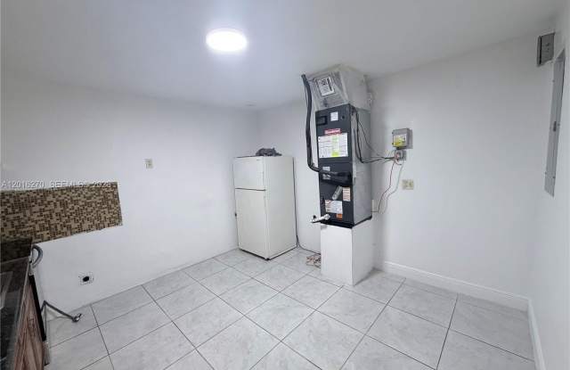 717 NE 1st St photos photos