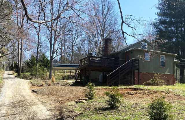 East AVL - Studio Apartment with Large Deck photos photos